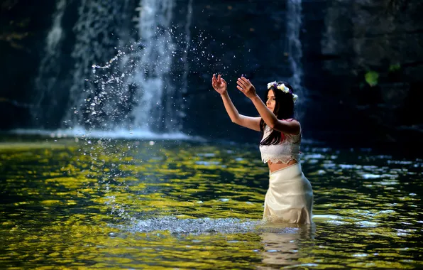 Вода, девушка, брызги, природа, водопад, стоит, венок, в белом