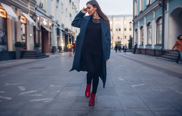 Картинка девушка, поза, стиль, настроение, улица, пальто, Roma Roma, Наталья Чуйко