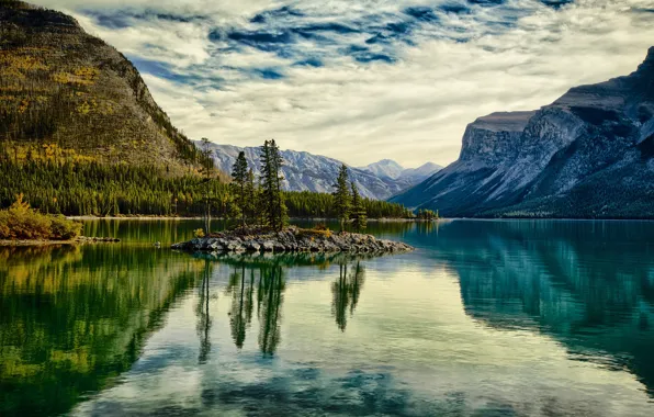 Картинка осень, деревья, пейзаж, горы, озеро, остров, Канада, Альберта