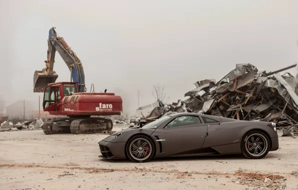Суперкар, Pagani, Huayra, на свалке).