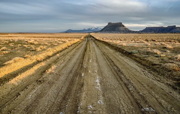 Картинка road, Utah, Factory Butte, North Cainville Plateau