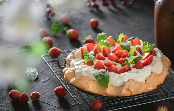 Ягоды, стол, клубника, пирог, кусочки, россыпь, серый фон, мята