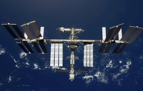 Картинка станция, орбита, полёт, солнечные, батареи, модули