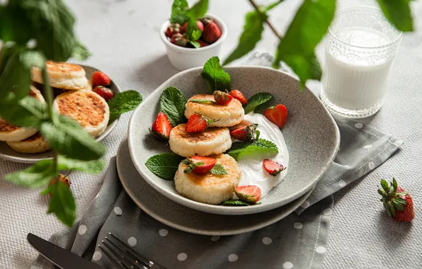 Ягоды, клубника, миска, сырники