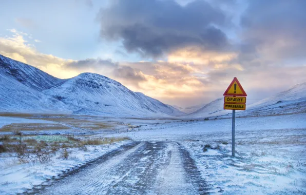 Картинка зима, дорога ведущая к горе и восклицательный знак