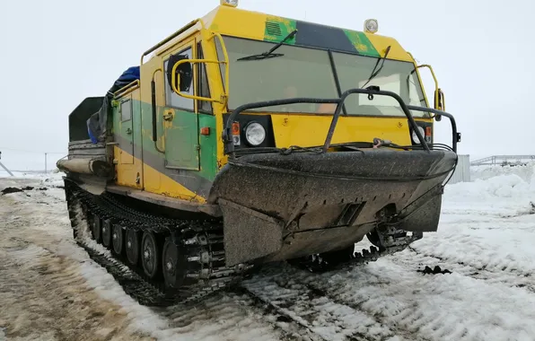 Снег, гусеницы, вездеход, грязный снег