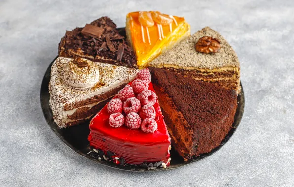 Ягоды, малина, шоколад, торт, кусочки, орехи, светлый фон, крем
