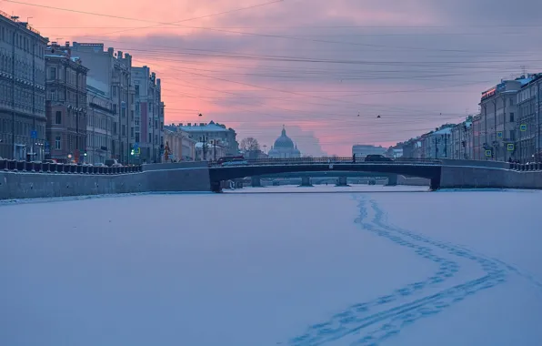 Картинка зима, снег, закат, следы, мост, здания, дома, Санкт-Петербург