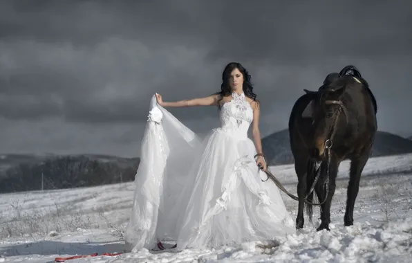 Картинка небо, снег, лошадь, Девушка, платье, поводья