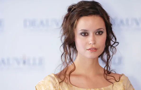 Взгляд, поза, фон, актриса, background, hair, pose, actress