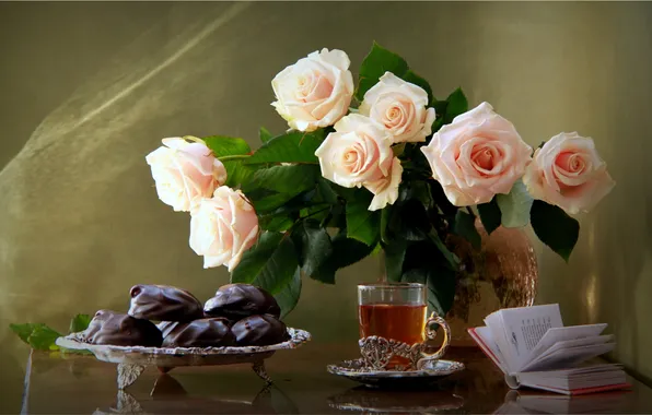 Картинка чай, розы, букет, печенье, книга, натюрморт