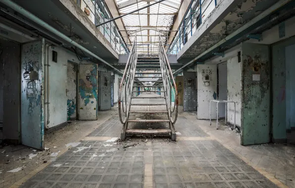 Лестница, камеры, тюрьма
