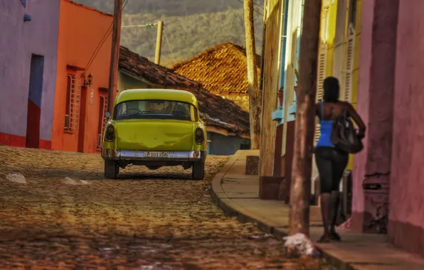 Картинка лето, девушка, улица, дома, сзади, автомобиль, тротуар, Куба