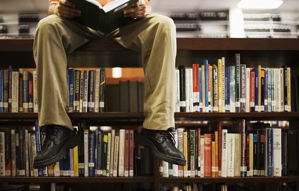 Ноги, книги, библиотека, читает