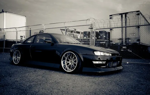 Картинка car, машина, авто, стол, обоя, тюнинг, nissan, черная, дрифт, drift, автомобиль, black, cars, style, ниссан, …