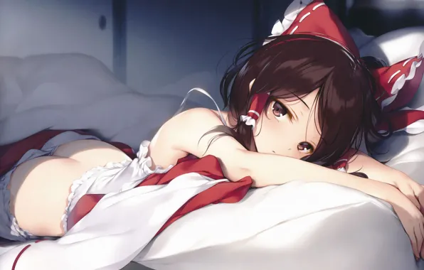 Постель, лежит, подушка, touhou, art, оборки, смотрит в камеру, Hakurei Reimu