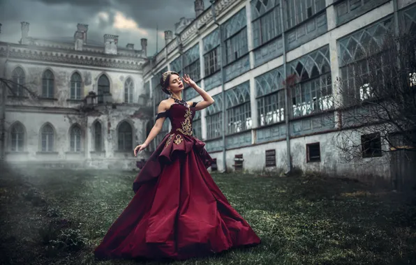 Тучи, женщина, здание, платье, Queen