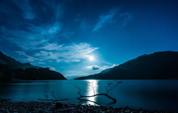 Картинка вода, свет, горы, ночь, озеро, отражение, луна, Шотландия