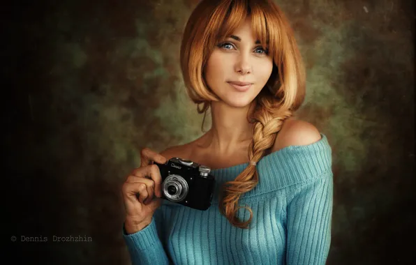 Картинка девушка, фотоаппарат, коса, рыжая, плечи, пуловер, Dennis Drozhzhin, Денис Дрожжин