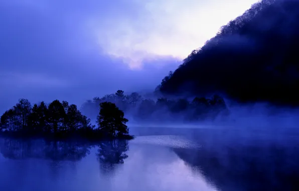 Картинка небо, деревья, тучи, туман, отражение, синева, берег, вечер