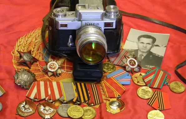 Фон, фотоаппарат, награды, медали, ордена, &ampquot;Киев&ampquot;, чёрно-белая фотография