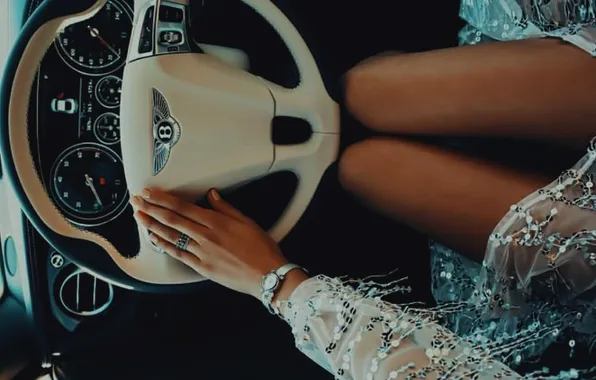 Авто, девушка, часы, Bentley, кольцо, руль, ножки, маникюр