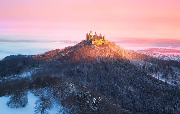 Картинка свет, туман, утро, Германия, Burg Hohenzollern, замок-крепость, земля Баден-Вюртемберг, Замок Гогенцоллерн