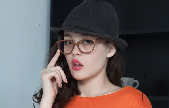 Шляпа, очки, голубоглазая брюнетка, Uliana, алые губы, стильная девушка, Marla O, Ksenia Yankovskaya