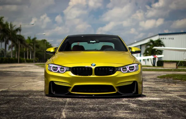 Небо, облака, пальмы, здание, BMW, БМВ, парковка, площадка