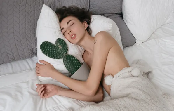 Картинка девушка, сон, кактус, постель, обнимашки, Андрей Чилов