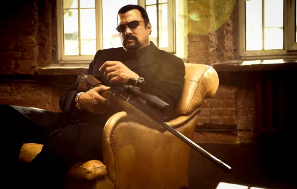 Поза, фон, кресло, окно, костюм, актер, винтовка, actor