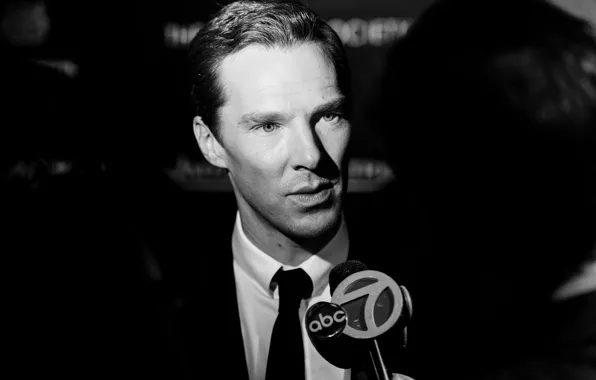 Фон, микрофон, Бенедикт Камбербэтч, Benedict Cumberbatch, интервью, чёрно - белое фото
