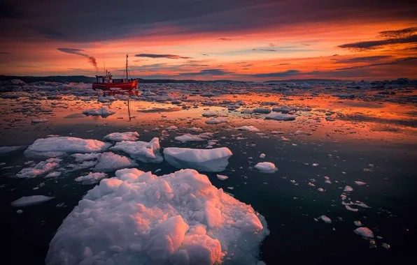 Картинка море, закат, льды, баркас, Гренландия, Greenland, Disko Bay, судёнышко