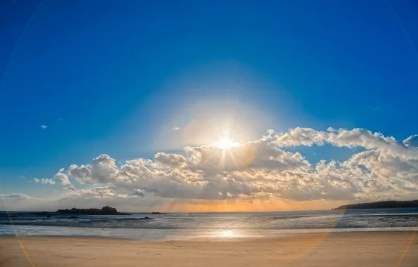 Картинка песок, пляж, небо, солнце, облака, блики