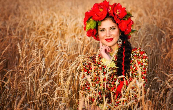 Поле, брюнетка, венок
