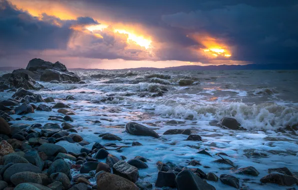 Картинка море, волны, пляж, небо, облака, закат, тучи, камни