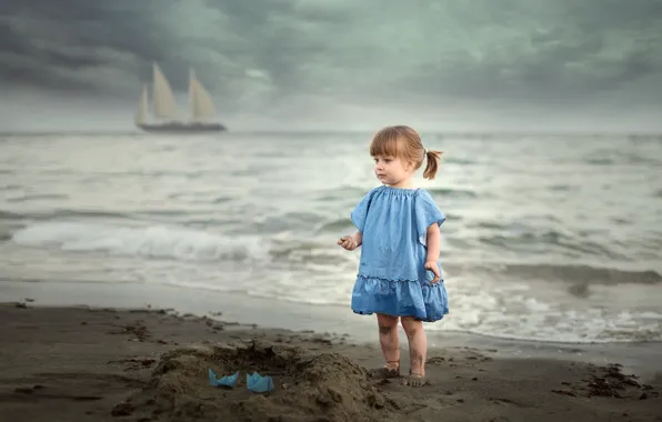 Картинка песок, берег, парусник, девочка, The young lady and the sea