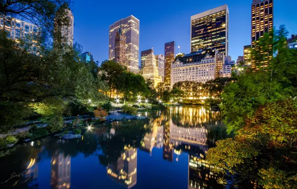 Картинка отражение, река, здания, Нью-Йорк, ночной город, Манхэттен, Manhattan, New York City