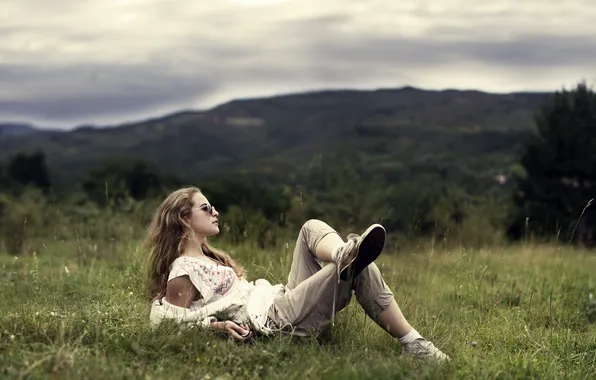 Поле, девушка, настроение