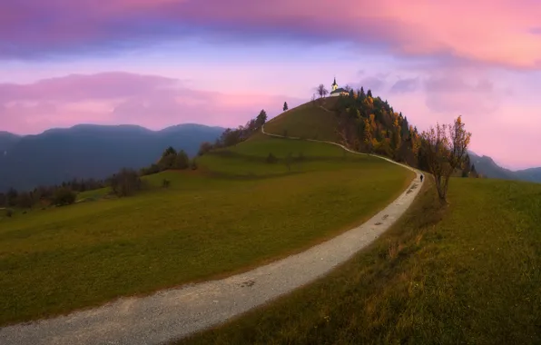 Картинка дорога, осень, облака, деревья, пейзаж, горы, природа, рассвет