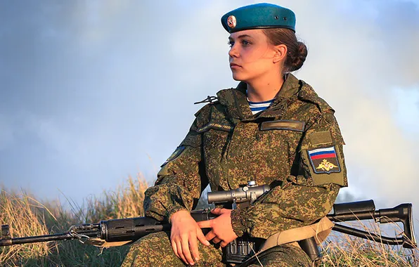 Картинка girl, weapon, pretty, beret, military uniform