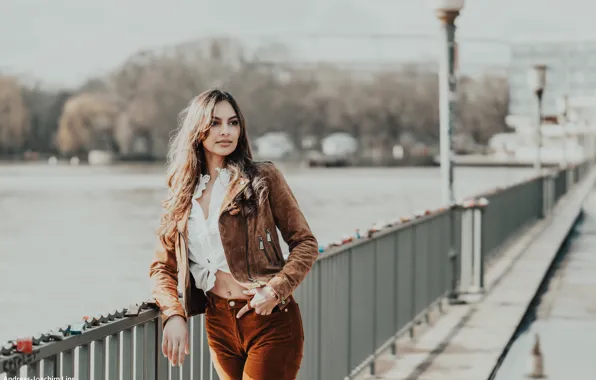Девушка, солнце, пейзаж, мост, поза, река, портрет, джинсы