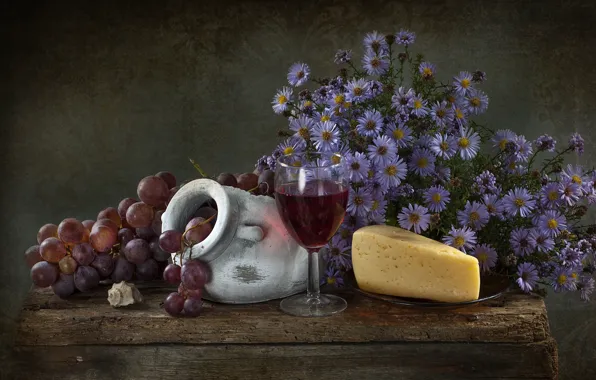 Цветы, сыр, виноград, натюрморт