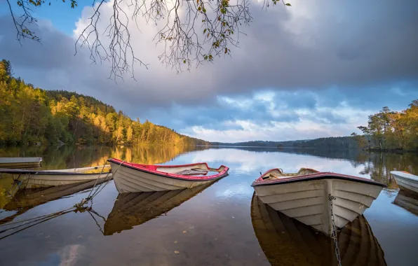 Картинка осень, облака, пейзаж, природа, озеро, лодки, леса, берега