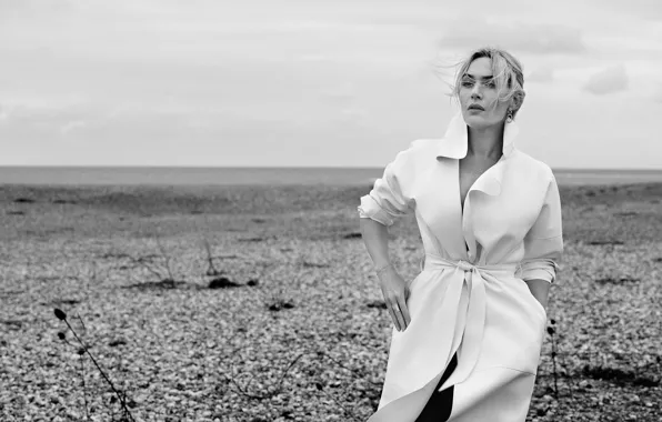 Актриса, пустырь, черно-белое, плащ, фотосессия, Kate Winslet, Кейт Уинслет, InStyle