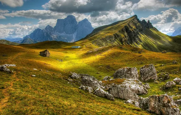 Картинка sky, mountains, clouds, beauty, rays of light, the greatness of nature, spaciousness, withered grass