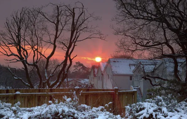 Картинка зима, солнце, снег, закат, дома