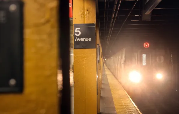 Картинка свет, метро, поезд, станция, остановка, 5 Avenue