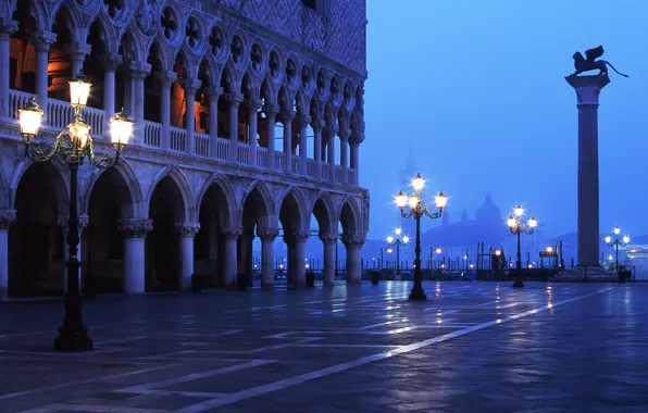 Картинка туман, вечер, площадь, фонари, Италия, Венеция, архитектура, дворец дожей