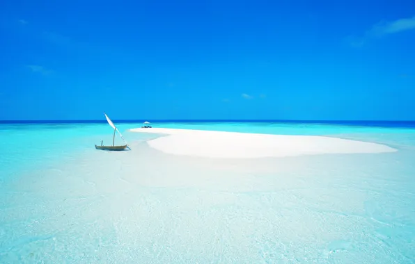 Картинка песок, море, пляж, небо, океан, лодка, остров, кресло